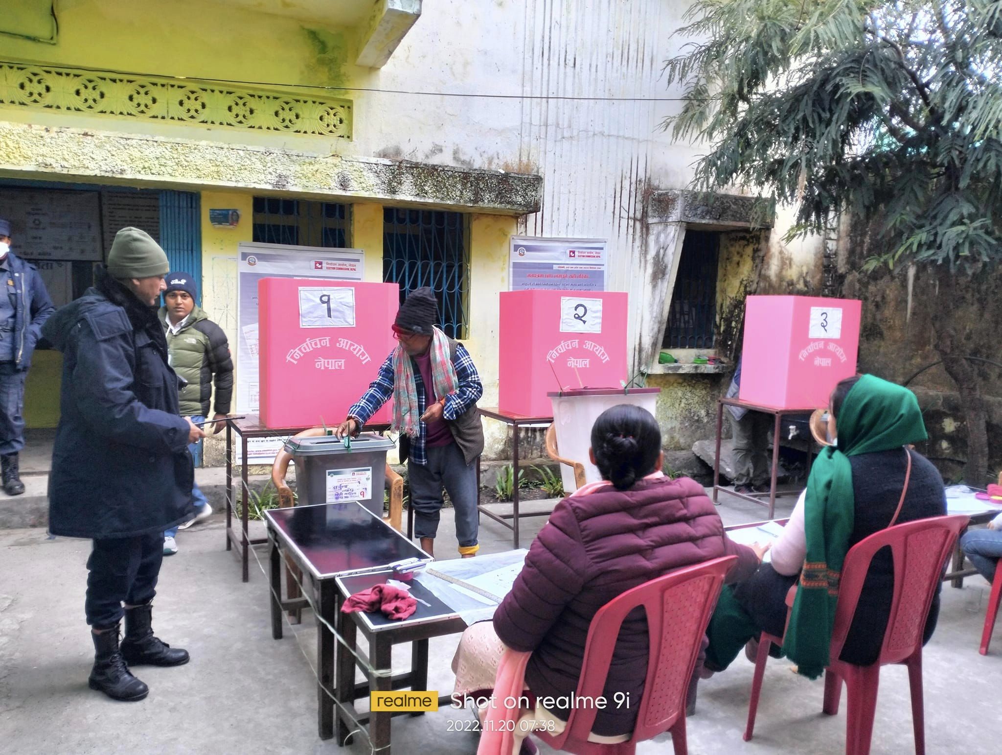 तिङ्कर-छाङरुवासीले ५ दिनको बाटो हिँडेर गरे मतदान