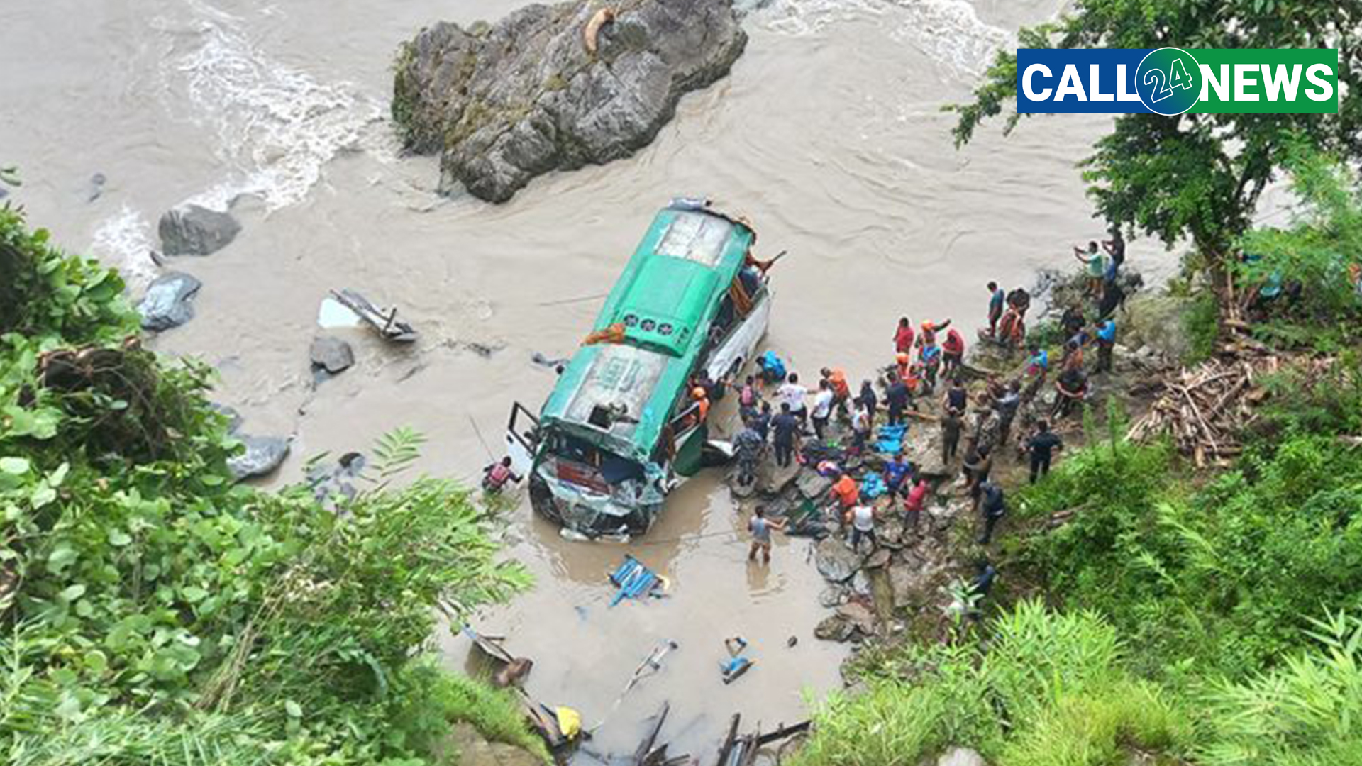 त्रिशूलीमा बस खस्दा ८ जनाको मृत्यु