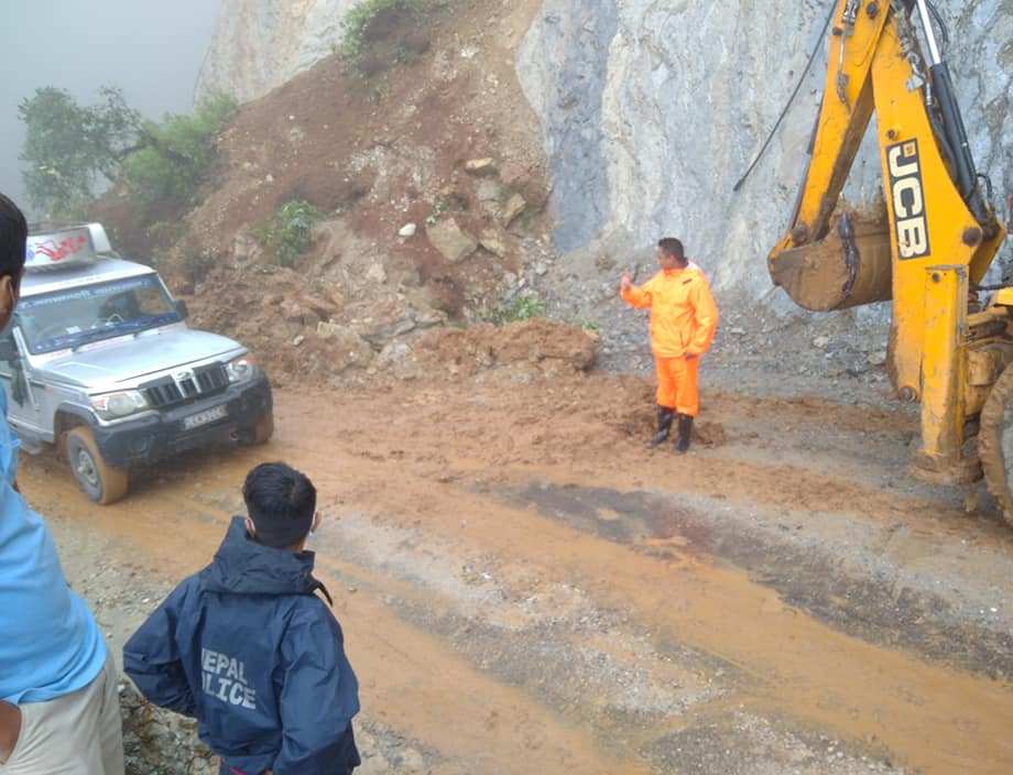 बैतडिका अवरुद्ध सडक सञ्चालनमा