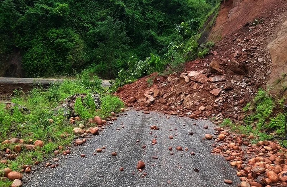 जयपृथ्वी राजमार्ग अवरुद्ध, बाटोमै थन्किए सवारी साधन