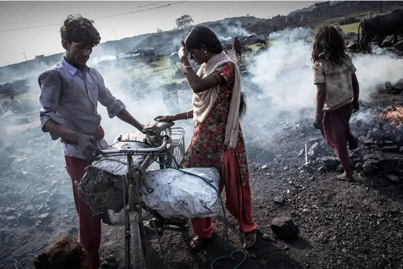 भारतको कोइलाखानीमा पुरिएर ३ जनाको मृत्यु‚ २ जना सिकिस्त