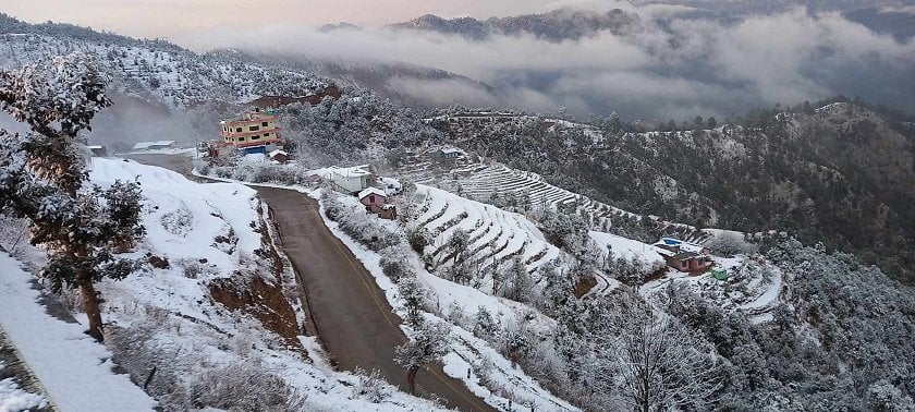 दशरथचन्द र जयपृथ्वी राजमार्गमा हिमपात,बालीनाली सप्रिने भन्दै किसान खुसी 