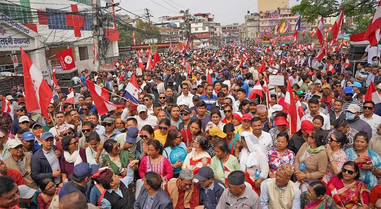 सहकारी ठगी प्रकरणमा सडकबाटै दबाब बढ्दै, गृहमन्त्री रवि लामिछानेको राजीनामा माग