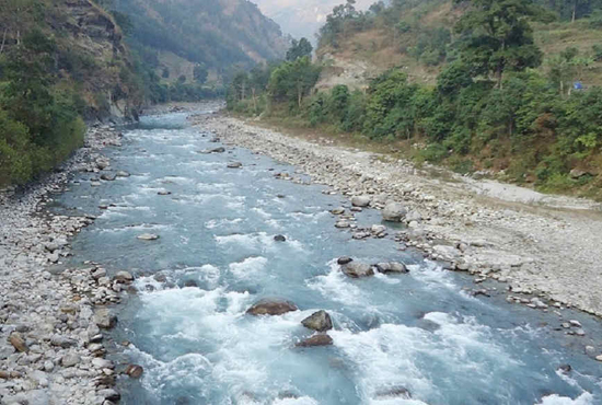 दार्चुलामा खोला तर्ने क्रममा बगेर काकी भतिजा बेपत्ता