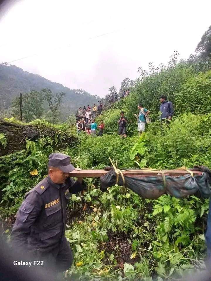 बिहिबार रातिको पहिरोमा च्यापिएर एकै घरका ४ जनाको मृत्यु