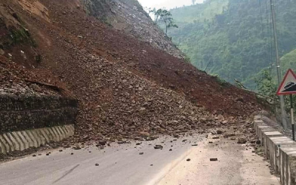 पहिरोले ट्याक्टर पुर्‍यो, २५ वर्षीय युवकको घटनास्थलमै मृत्यु,