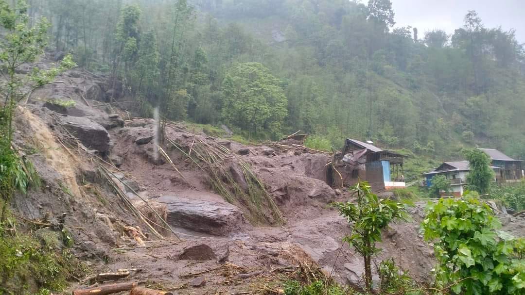 ताप्लेजुङका २५ घर परिवार बाढी पहिरोबाट विस्थापित