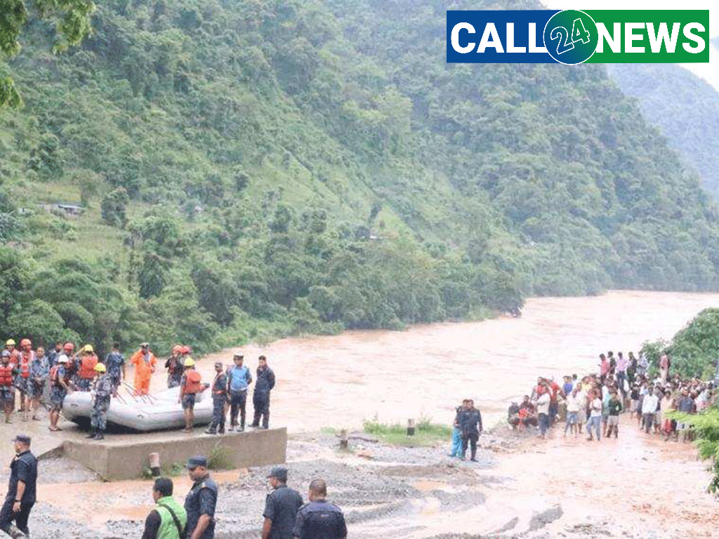 त्रिशूलीमा खसेका यात्रुवाहक बस र यात्रीको खोजी गर्न बङ्गलादेशबाट १० तालिम प्राप्त गोताखोर परिचालन