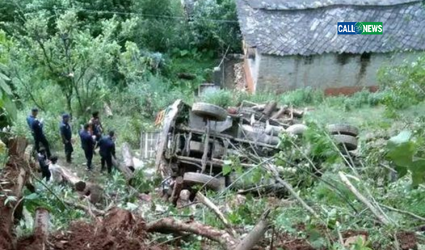 सडक भासिएर टिप्पर दुघर्टना हुँदा अछाममा ५ जना घाइते