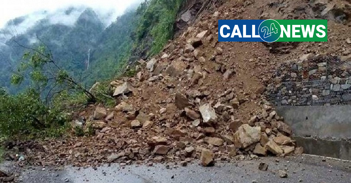 बुधबार बिहान सुक्खा पहिरो खस्दा महाकाली लोकमार्ग सडक अवरुद्ध