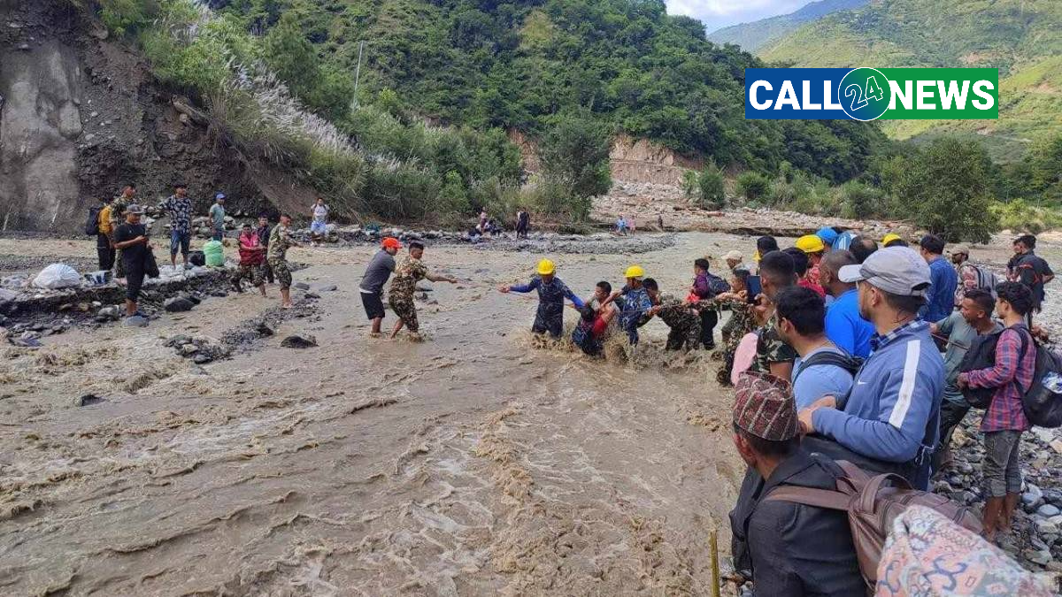 बाढीपहिरोका कारण अलपत्र १६३ विदेशी पर्यटकको उद्धार